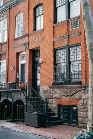 Basado en su acompañamiento típico