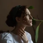 Apoda a la mujer judía más bella y descubre su encanto único